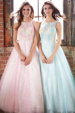 nice-dresses-family:  lace new long style applique prom gown 