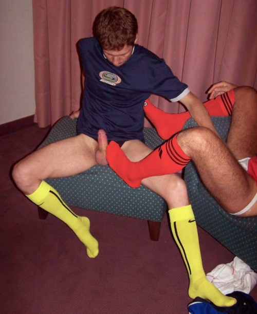 rugbysocklad:  Footy sock wank!