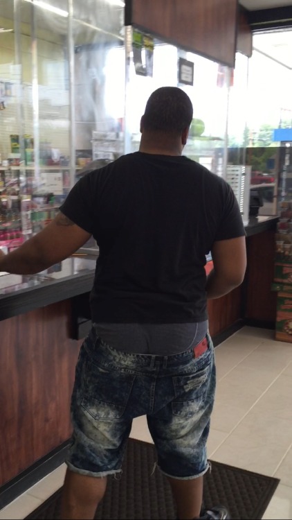 imathyckboy:  sexyc123:  dachocolatefactory:  tmckenzie85:  Thick ass FUCK sexy redbone at gas station in Southwest ATL 