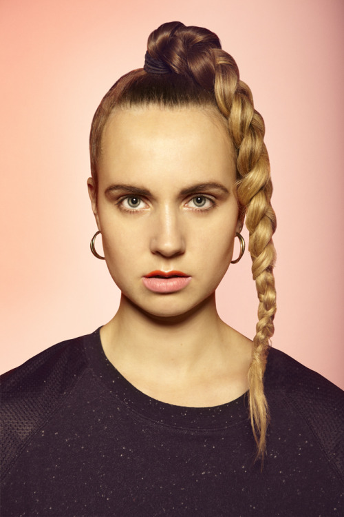 fykarenmo:   MØ photoshoot, 2012  by Petra Kleis 