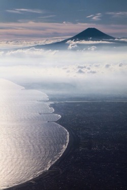 inkytasty:  zekkei-beautiful-scenery:  Mt.Fuji Japan 富士山 日本の絶景 Zekkei Beautiful Breathtaking Scenery をアップ♫Oct.25 2013 03:15 画像→   Stunning. Absolutely stunning.