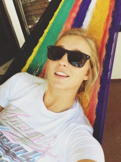 bewwbs:  pchcrew:  Hammock selfie  Damn