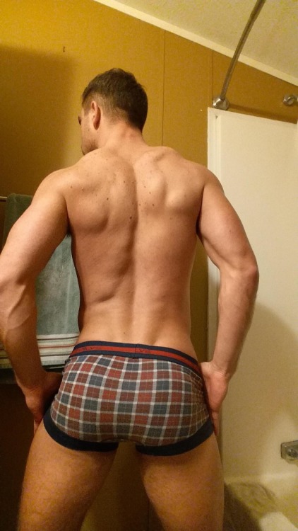 thumper339:  kensprof:  Plaid Shorts Removal Is Gay Friendly.   Sensational!