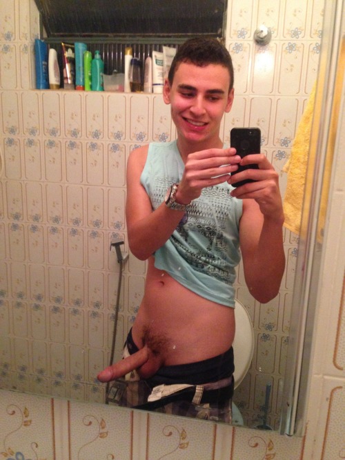 ...AND YET ANOTHER UNNECESSARY GAY NUDITY BLOG