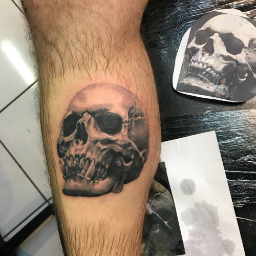 Primeiro realismo do @spider.ink e da @kateixeiratattoo Foi tipo um workshop prático, fiquei ao lad