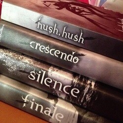 almogshina:  One of my favorite book series 😍