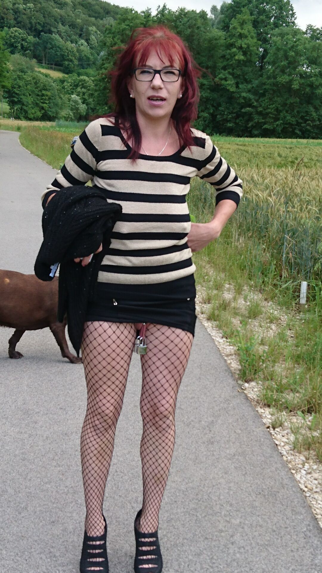 deinherr:  Die Kleine weiÃŸ, was die richtige RocklÃ¤nge ist 