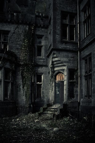 ghostlywriterr - Abandoned castle Miranda. Belgium