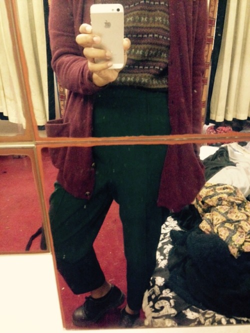 zizziswardrobe:  If I’d been able to find my curlers that lil puff woulda been a victory roll&