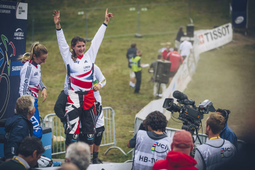 womenscycling: “Manon raises her arms in victory, knowing she beat Rachel in a fair fight for 