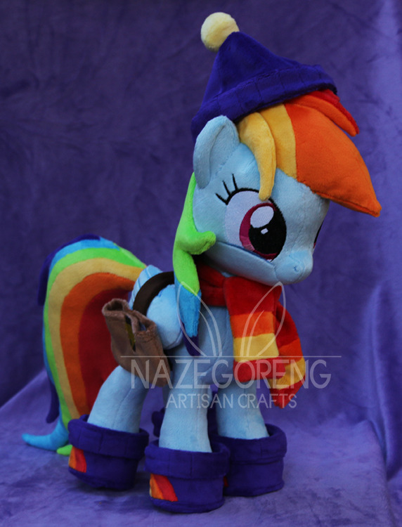 dimensions-of-roosevelt-v:  nazegoreng:  nazegoreng:  Dashie is all wrapped up for