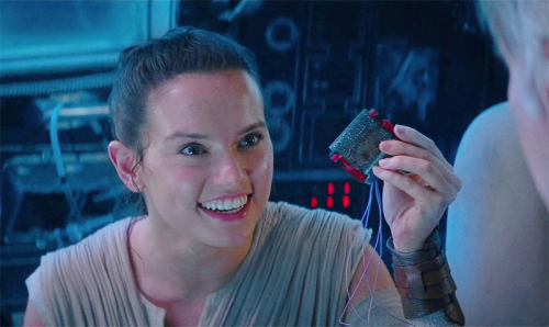 cptnhansolo: rey’s face when she bypasses the compressor reblog if u agree