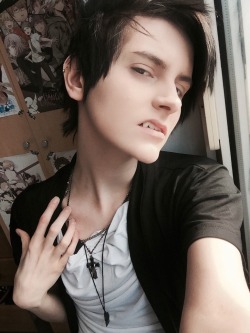 dinglytitanstuck:  New Shirt and Contacts - Young Vamp ✨😈