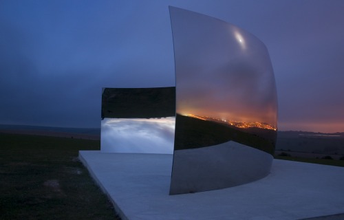 contemporary-art-blog: Anish Kapoor, C curve, 2007