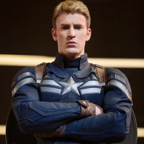 HAPPY FOURTH OF JULY!!! Chris Evans: as American as apple pie, and just as tasty.