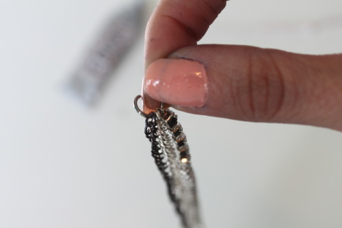 fancymade: DIY - Layer Up Head Chain  Every year at Coachella I suffer with the same dilemma, n
