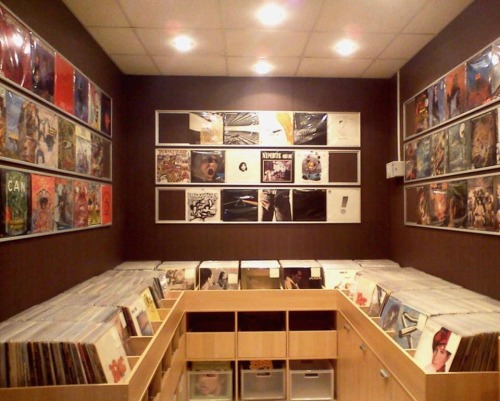 vinylandgeekstuff:  Music Room 