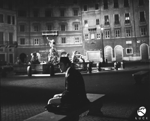 Born on this day, Mastroianni piazza Navona, on the  set of ‘Ieri, oggi e domani’ - 1963