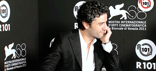 justoscarisaac: Oscar Isaac being adorable – (01/∞)