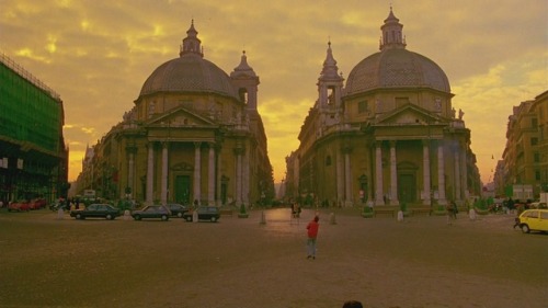 idowhatiwantplzmum: My Own Private Idaho, Gus Van Sant (1991).Rome, Italy. She’s in Rome, Ital