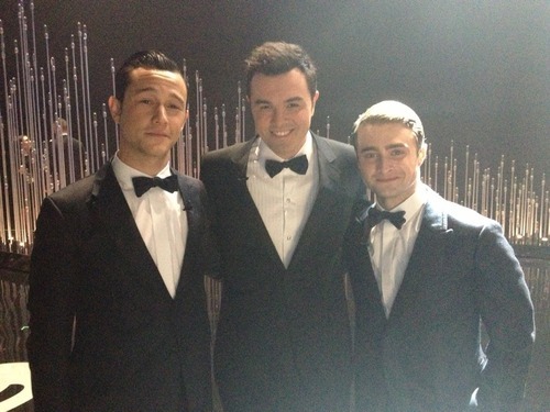 ka-smash:  The more I look at this picture, the more Seth McFarlane looks like a cross between JGL and Daniel Radcliffe.