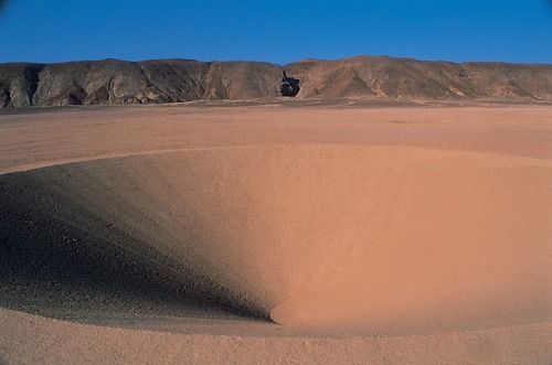 archiemcphee:
“ Nestled between hills in the eastern Sahara desert bordering the Red Sea in El Gouna, Egypt is an awesome piece of land art entitled Desert Breath. Between 1995 and 1997 this site-specific installation was created by the D.A.ST....