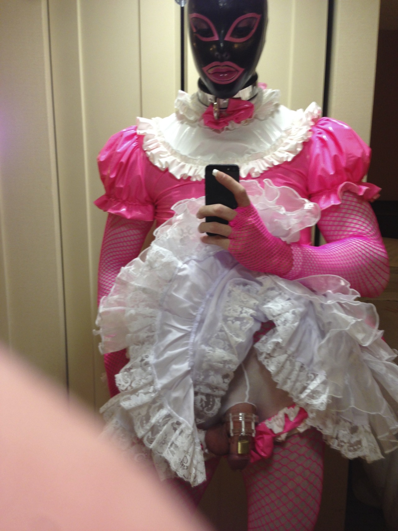 sissymaids:  Perfect pvc sissy maid 