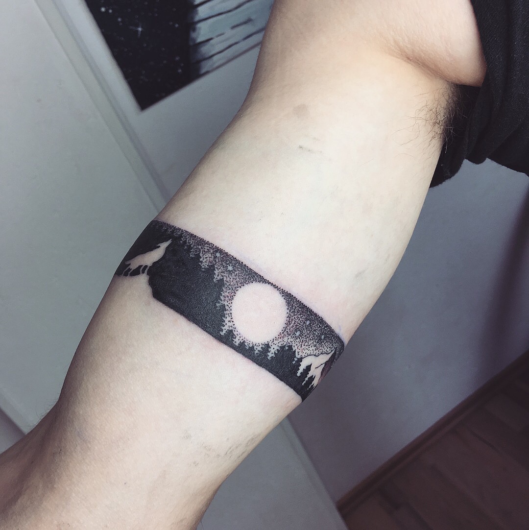 29+ Significant Armband Tattoos – Meanings and Designs (2019) →  Tracesofmybody.com → Best Tattoo Ideas