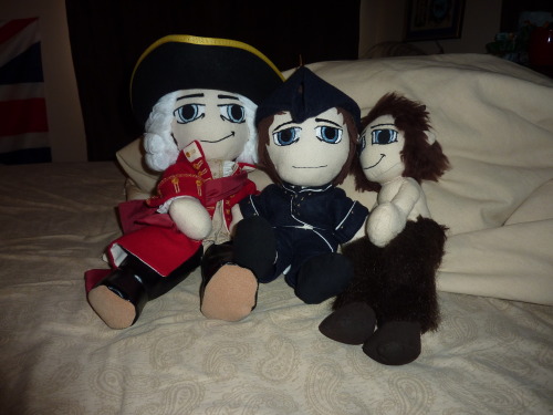 treblemirinlens: mumblingsage: my-hearts-require-tea: In a McGann Monday holiday miracle, plushie Mi