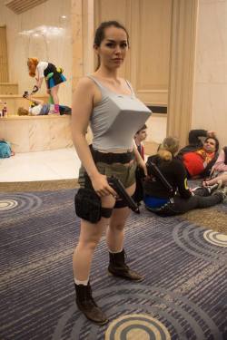 thatidomagirl: luisonte:  Lara Croft low resolution cosplay  