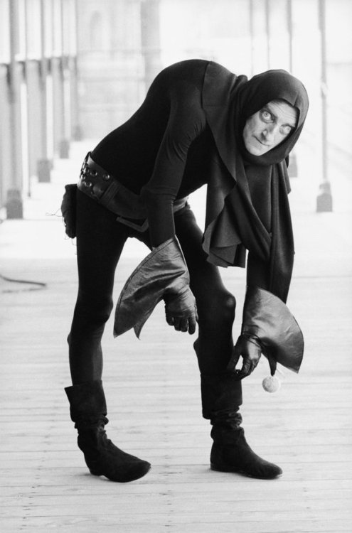 thefingerfuckingfemalefury:howardhawkshollywoodannex:Marty Feldman had been switching his hump from 