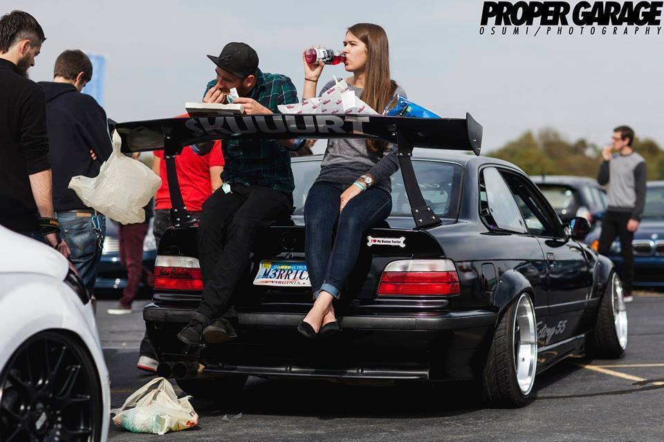 cars-food-life:  No Table? No Problem.