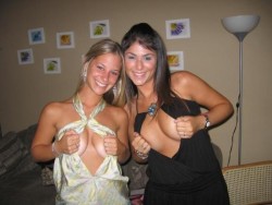 cleavage-n-downblouse.tumblr.com post 52357003399