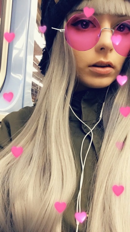 racingmiku:Train smells like piss today