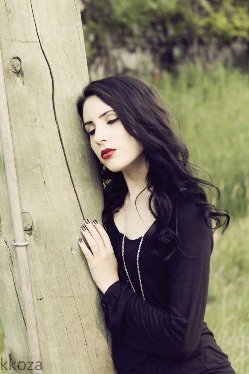 kkoza:  Pic by Sabrina Naayen, hair by Carly Coughlin, styling and makeup by me.