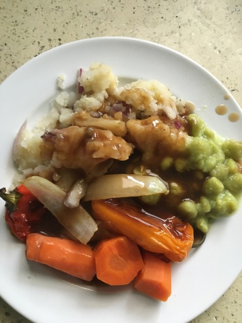 mashed potatoes, mashed peas, roasted carrots, peppers & onion with onion gravy