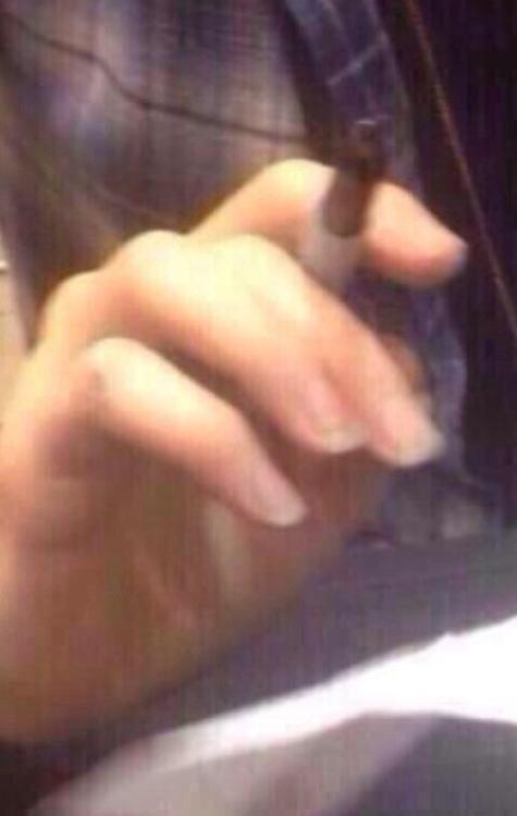 mgcliiffords:  appreciation post for luke’s fingers.