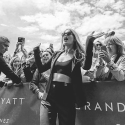 Meeting fans outside the Martinez hotel in Cannes #lorealcannes2016 