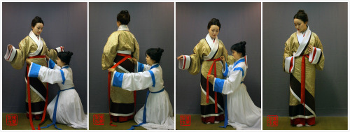 Tutorial of how to wear 襦裙( Ruqun) and 曲裾(qūjū). Quju is a type of women&rsquo;s formal hanfu (tradi
