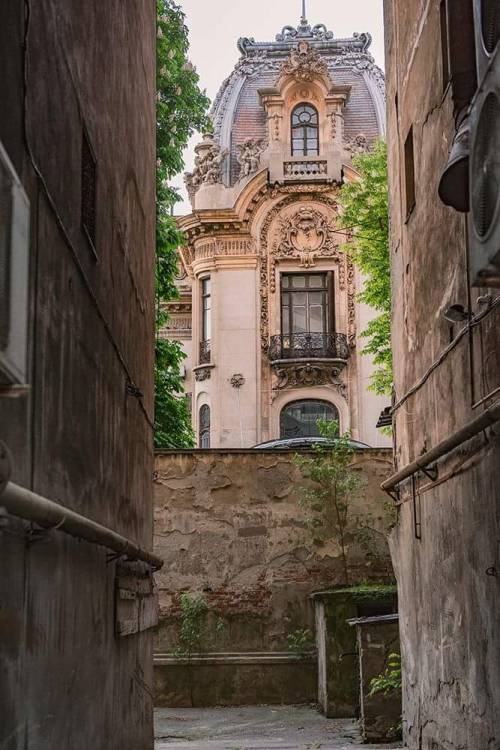 side view of Cantacuzino Palace, Romania