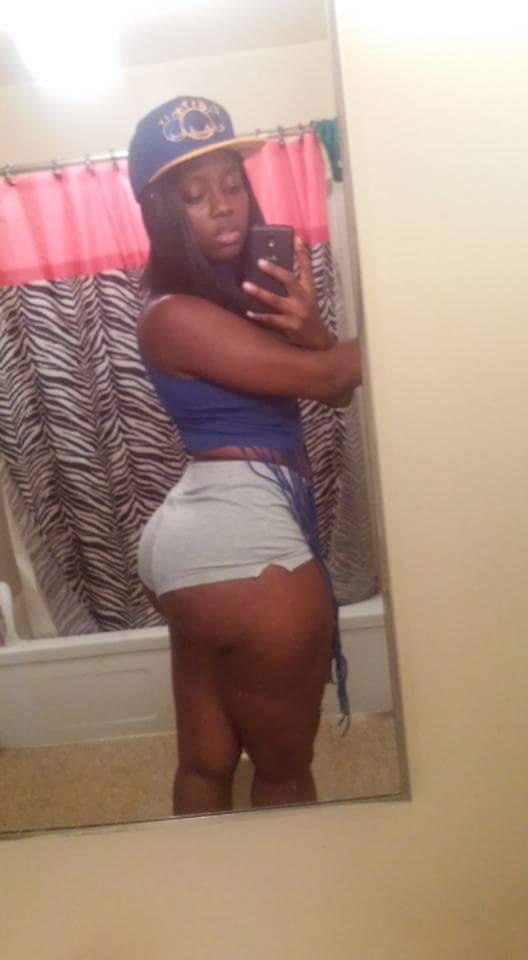 toekreka:  Toekreka  GOT DAMNNN, SHE GOT A PHAT ASS!