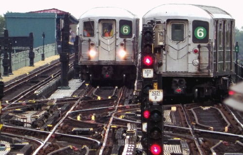 Sex wanderingnewyork: Looking up the tracks of pictures