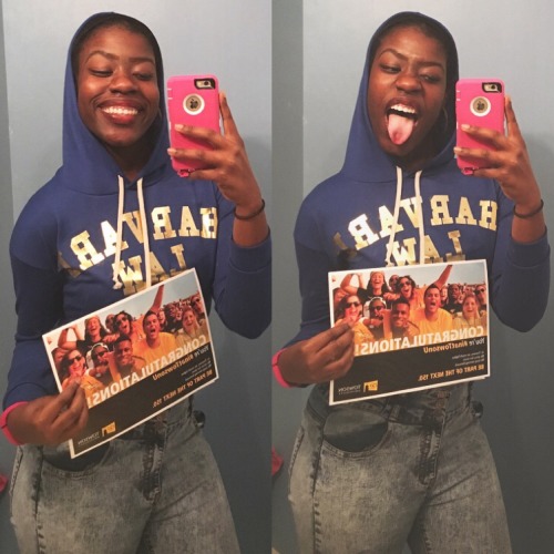 pinkcookiedimples:  “Getting accepted into you first choice university” selfies 🙆🏿🏫👸🏿