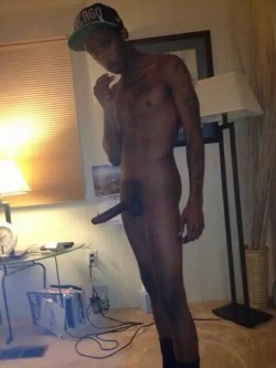 nudeselfshots-blackmen.tumblr.com post 127171523309