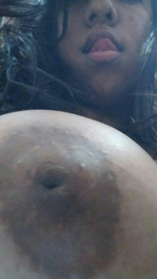 liketolook321:  pussyconnoisseur6996:  Titty Tuesday 3 😙 - Nice 👍  She used