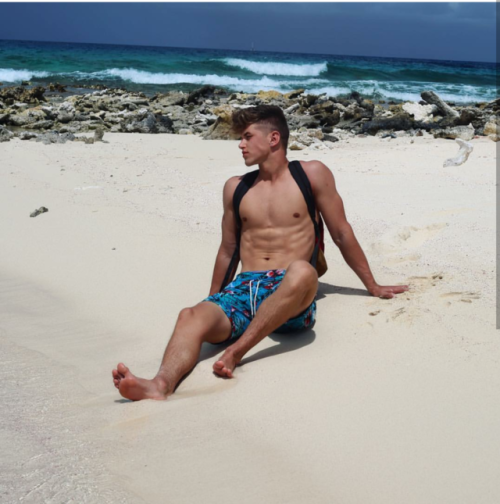 boytrappedinthcloset:  Nate Garner