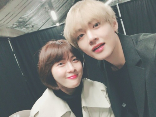 171211 V&rsquo;s Tweet 나를 자랑스럽게 생각해주는 우리형누나들 #난온리트위터 pic.twitter.com/U3iyu9MHU2 My hyungs and no