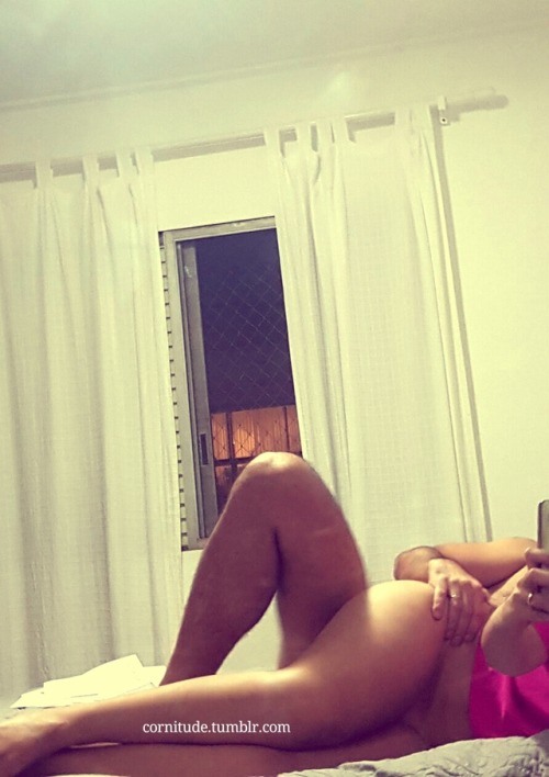 cornitude:  Ingrid hoje gozou duas vezes no meu pau. Eu não gozei nenhuma. Ela gosta de obediência.