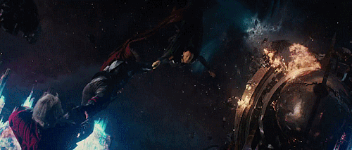 lostlokichaos:lucianalight:This is another one of beautiful shots of Thor 1 that conveys a genius sy