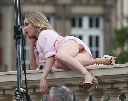 the-happiness-spreader:  WOW! Amanda Seyfried flashing her vagina during a photoshott in Paris. She has a truly lovely vagina it has to be said. Glad we got to see it!